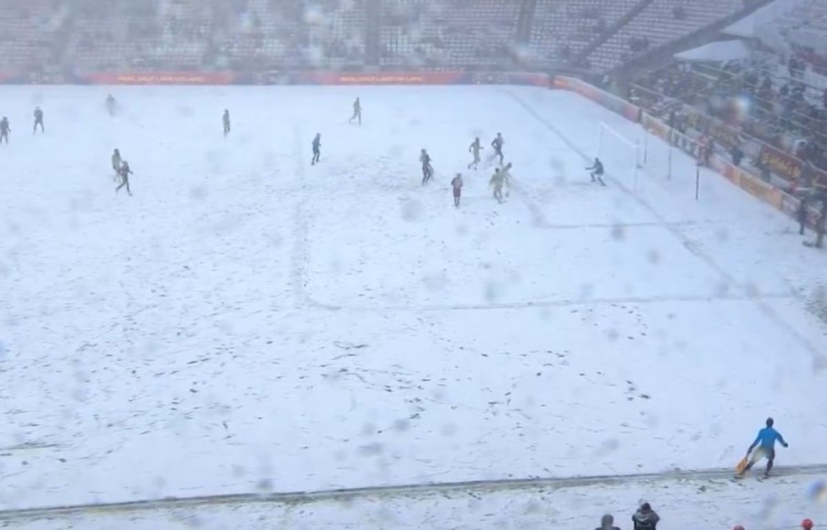 Polemiche in MLS per la partita giocata sotto la bufera di neve | VIDEO