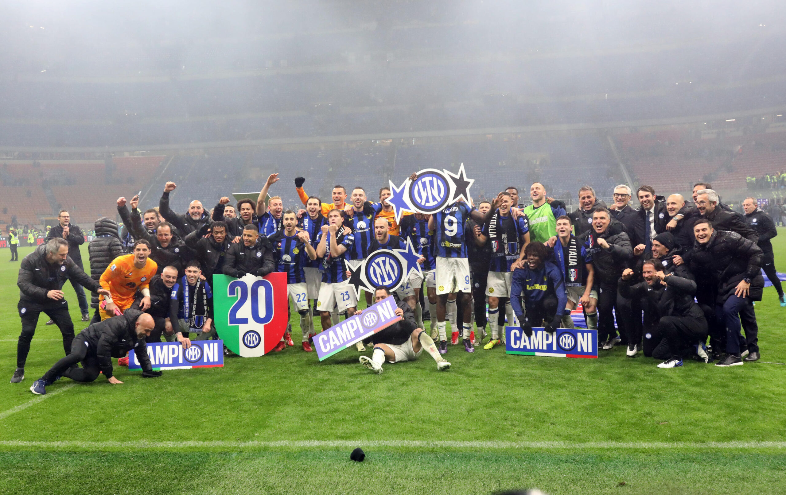 Inter, festa scatenata per lo scudetto: FOTO e VIDEO della gioia nerazzurra