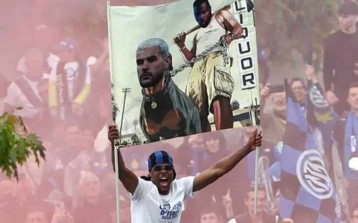 denzel dumfries striscione theo hernandez