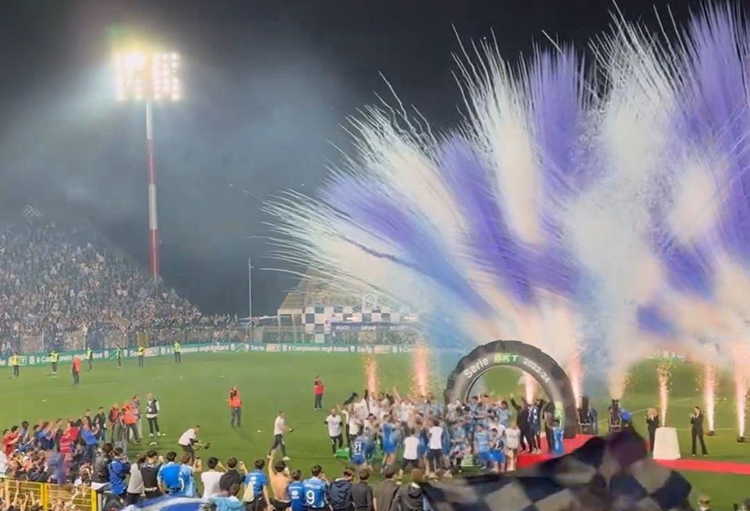 Como, è qui la fest A?! La gioia per il ritorno in Serie A: FOTO e VIDEO