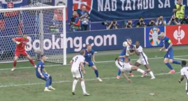Gol Bellingham rovesciata