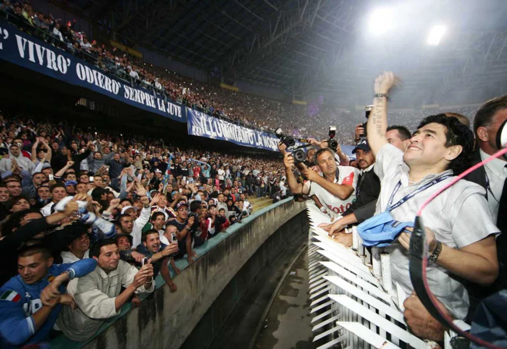 Napoli nel nome di Maradona: il mito che vive oltre il tempo