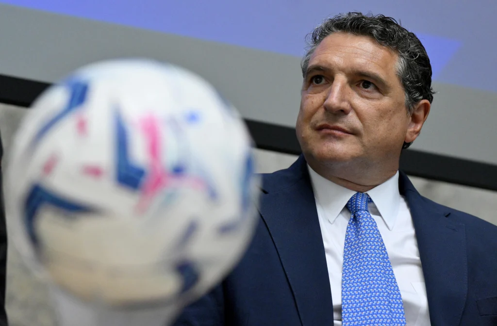 Il calcio "bulimico" e il delitto della domenica: perché FIFA e UEFA stanno uccidendo il nostro rito